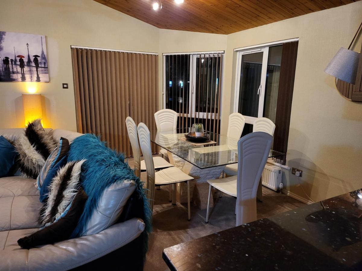 Cheerful 3 Bedroom Lodge At White Cross Bay 温德米尔 外观 照片